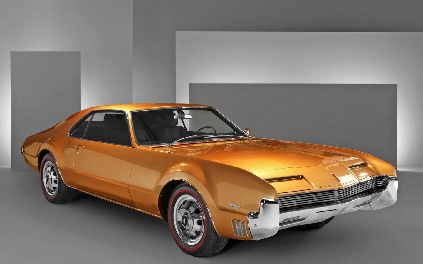http://3.bp.blogspot.com/_YblkPPWly0I/TTlpL2Cg60I/AAAAAAAAMsg/eVLiaGLukKs/s1600/86701-1440x900-1966-Oldsmobile-Toronado-Jay-Leno-FA-1600x1200.jpg