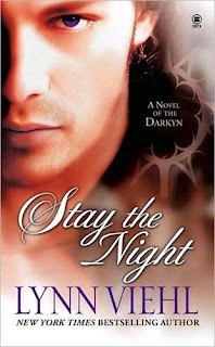 Nosotros sin saberlo,pero tenemos una saga de libros de vampiros gayers  Stay+the+Night