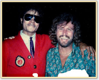 Site oficial de Barry Gibb revela vídeo inédito de gravação com Michael Jackson  Barry+and+Michael
