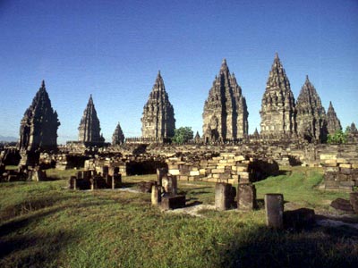 bagaimanapun kondisi di sekitar, termasuk jika terjadi peperangan