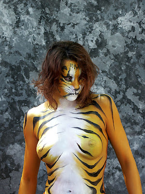 http://3.bp.blogspot.com/_YniKlbPh29k/SgGRjf5mG_I/AAAAAAAAETY/4HabXQX3XPE/s400/body_painting_tiger.jpg