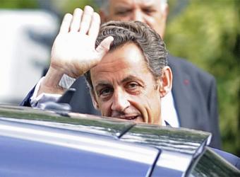 [Sarkozy_abandona_hospital.jpg]