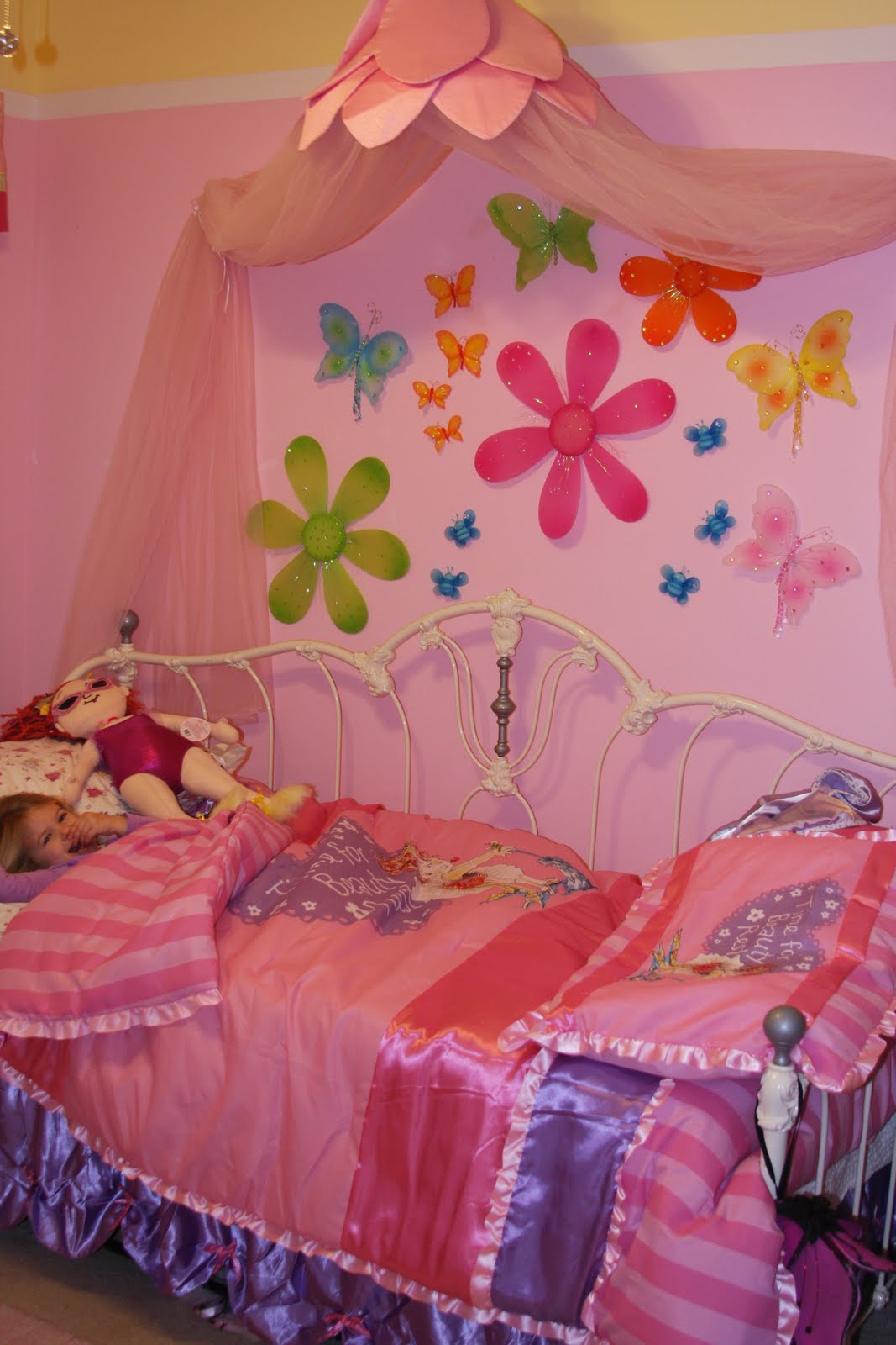Just Keepin' Things Lively Lucy's Fancy Nancy Bedding