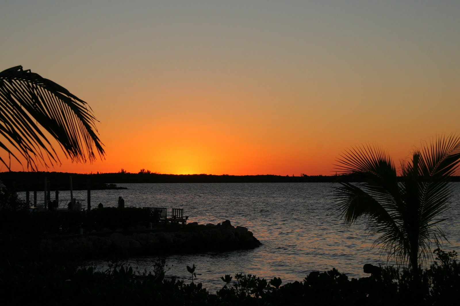 [pic.blog.isla.10.01.26.sunset.2.jpg]