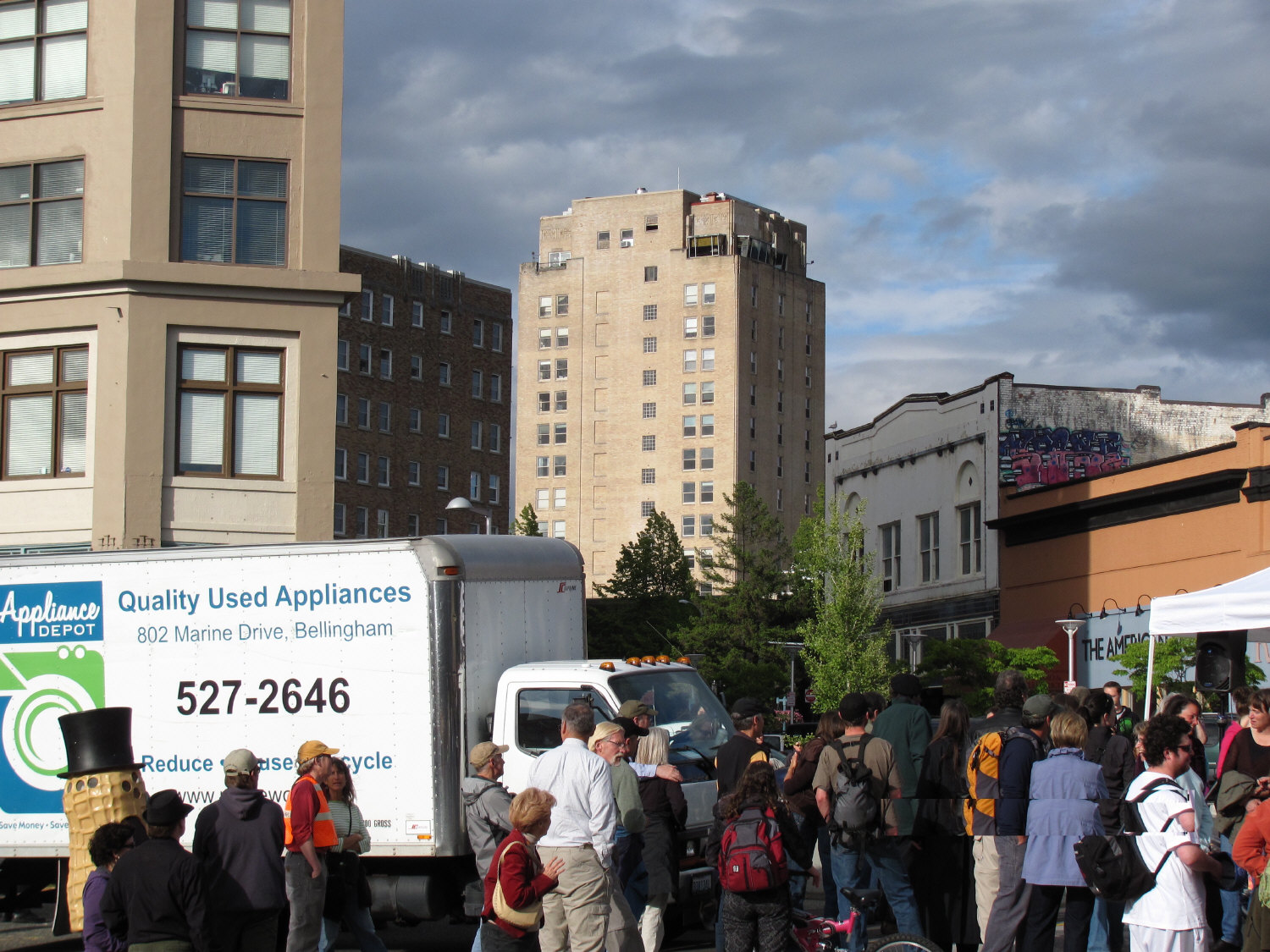 Editorials from Theslowlane Some pictures of 4Th annual used appliance