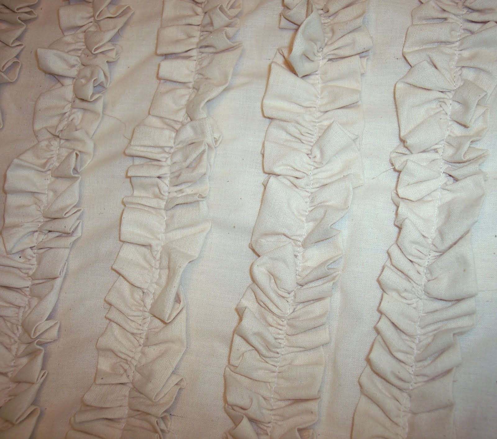 Yards and Yards Yards and Yards Original Ruffled Table Runner