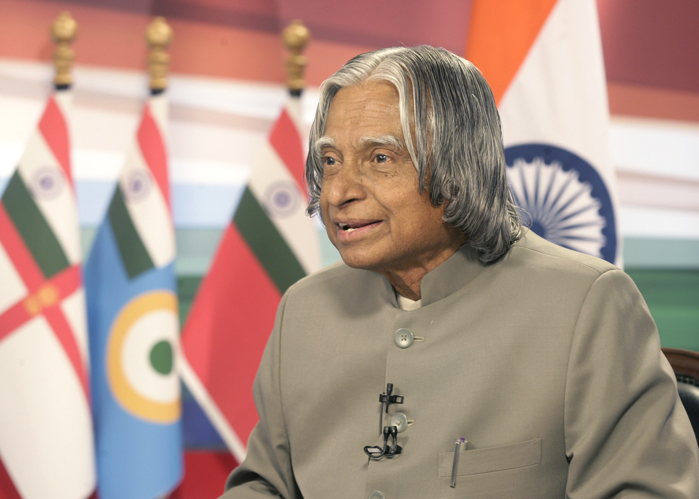http://3.bp.blogspot.com/_YvVeIpabxxA/TKGB6tgulNI/AAAAAAAAAEg/ysIWvTN3HSY/s1600/Apj.abdulkalam.jpg