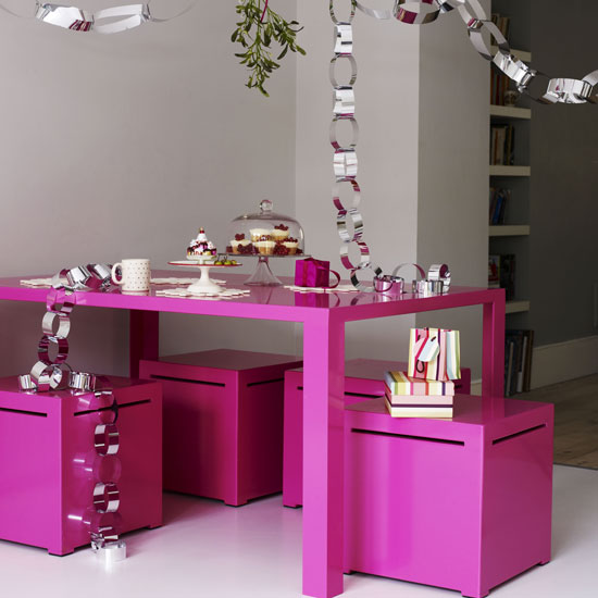 [Pinktableresized.jpg]