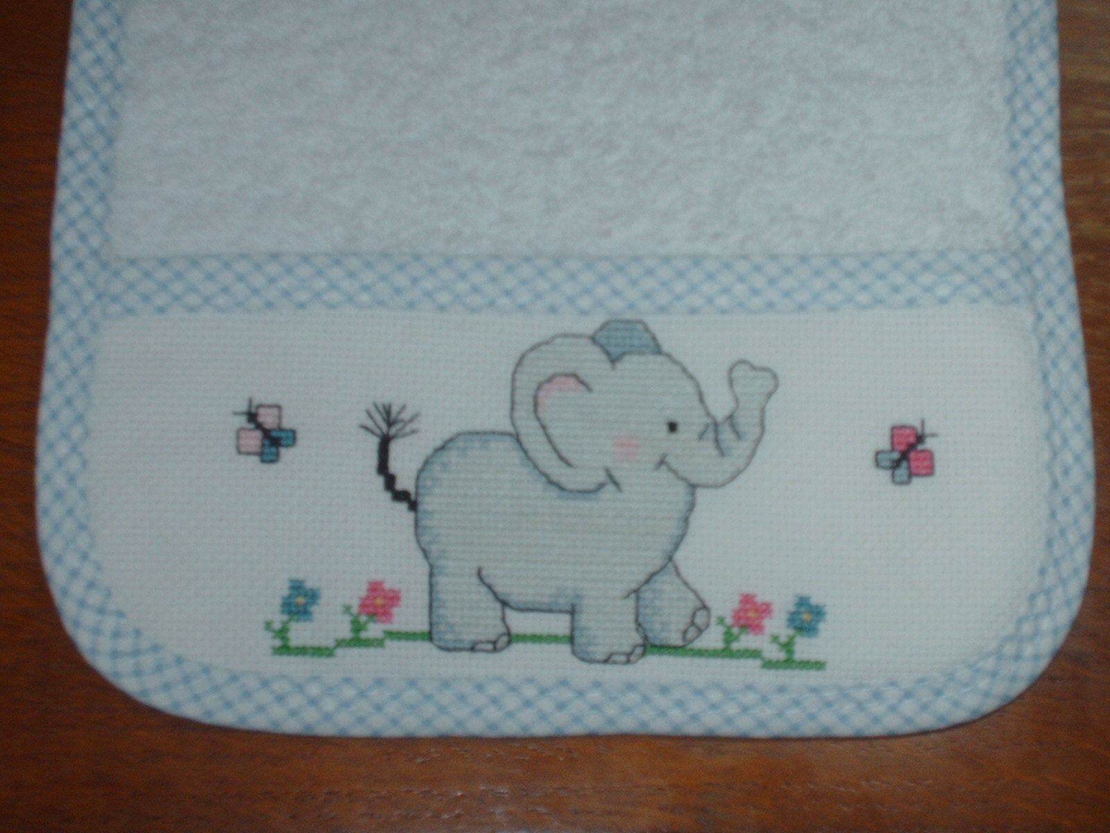 Ponto Cruz Divertido...: Babete elefante...