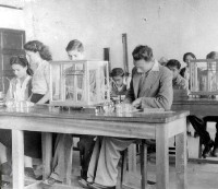 [1948_Science_Class.jpg]