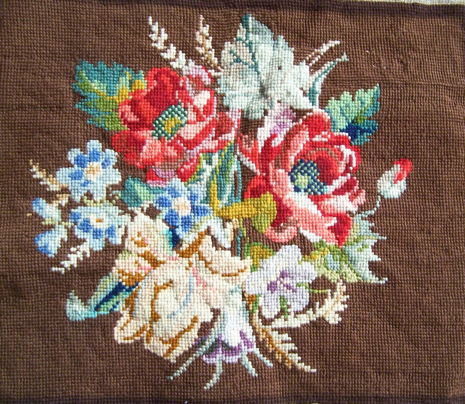 THE ANTIQUE LINEN CUPBOARD Hand stitched cushions & quilts