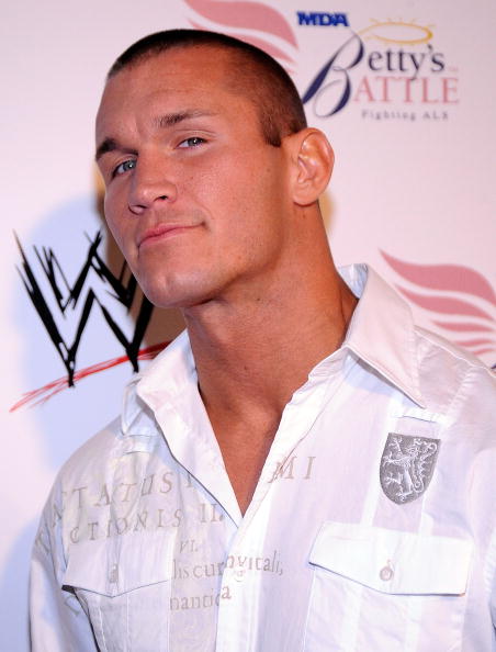 Randy Orton favorito para ganar el Royal Rumble, Layla enojada en europa, Tiffany y mas Randy+Orton