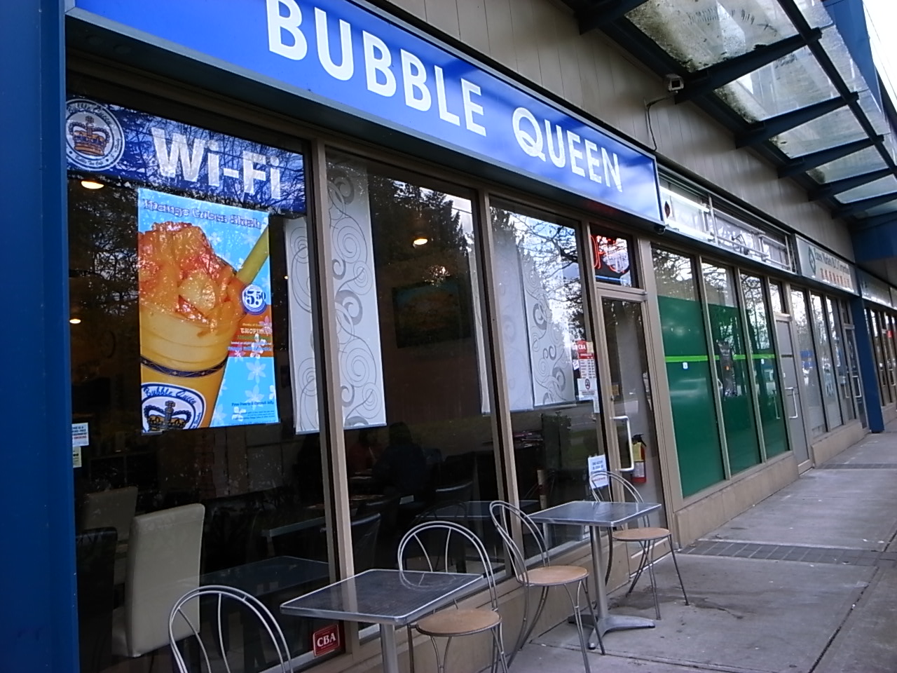 SHiRLEY SEES Bubble QueenQueen of Egg Waffles!