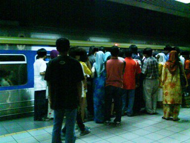 Meraba Di Komuter