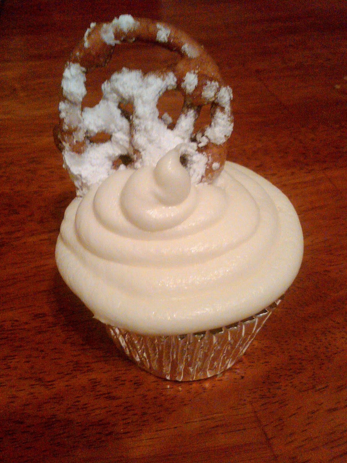 Cloudy with a Chance of Cupcakes Funnel Cake Cupcakes!