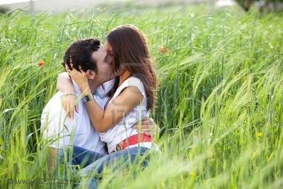 beso%2Ben%2Bhierba.jpg