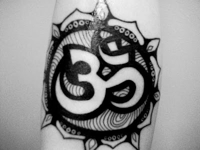 It's a stunning black and gray tattoo and well worth sharing here on 