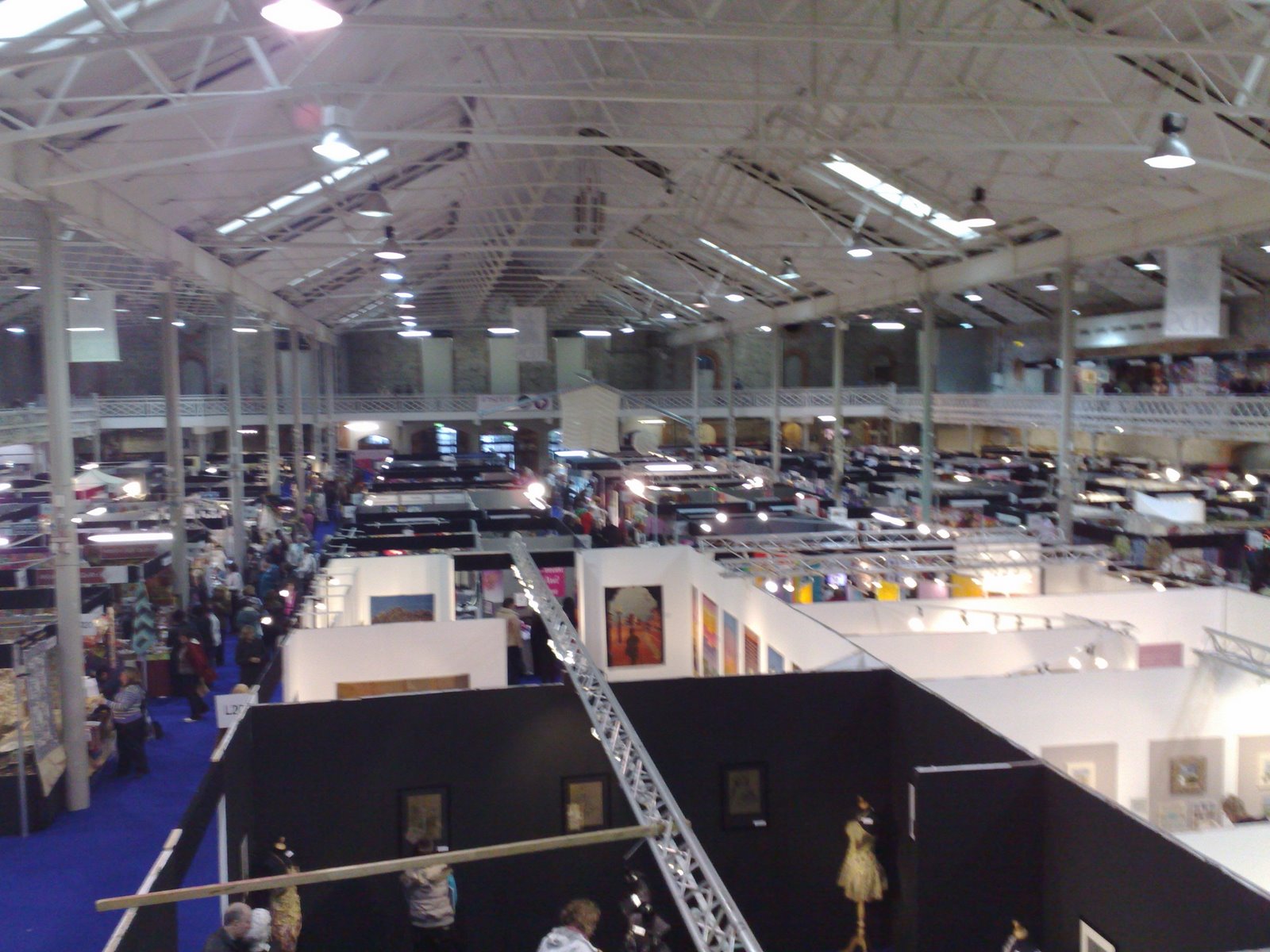 [lots+of+stalls.JPG]