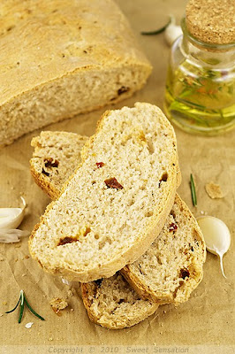 HLEB ~ PECIVA ~ PITE - Page 2 Rosemary+Garlic+and+Sundried+Tomato+Bread_3