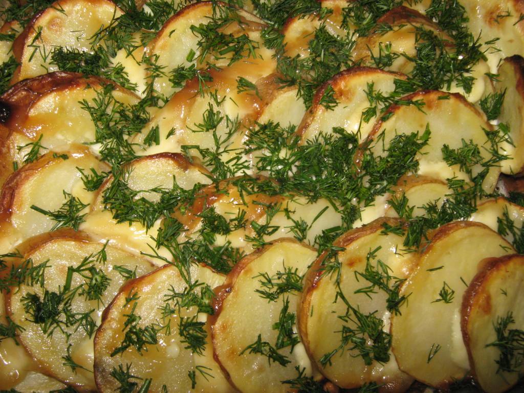 Картошка запеченная с сыром и с чесноком рецепт Картошка запеченная с сыром и с чесноком рецепт