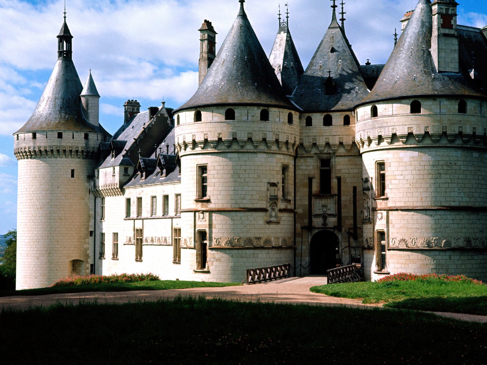 [Chaumont+Castle,+France.jpg]
