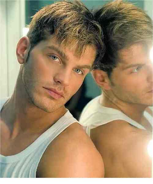 [06_polemico_video_darek_desnudo.JPG]