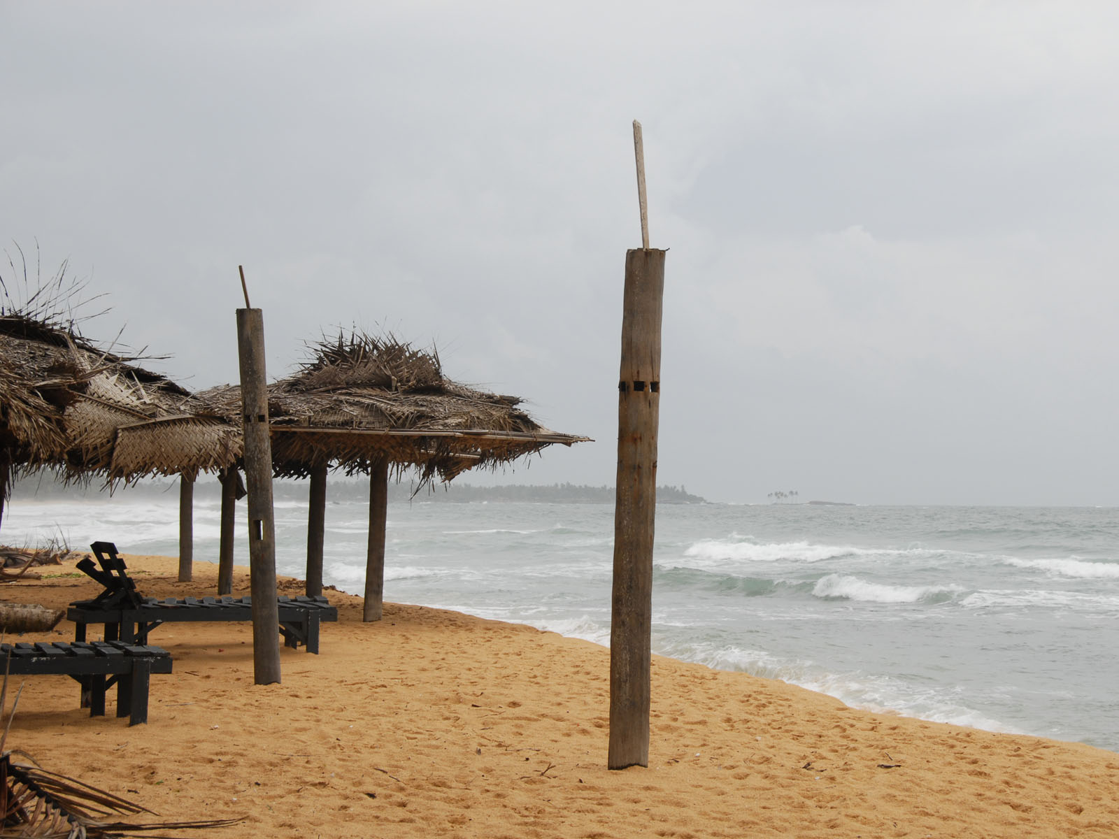 [hikkaduwa_beach.jpg]