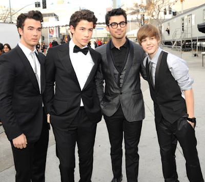 Jonas Brothers with Justin justin bieber grammys 2010. Jonas Brothers with Justin