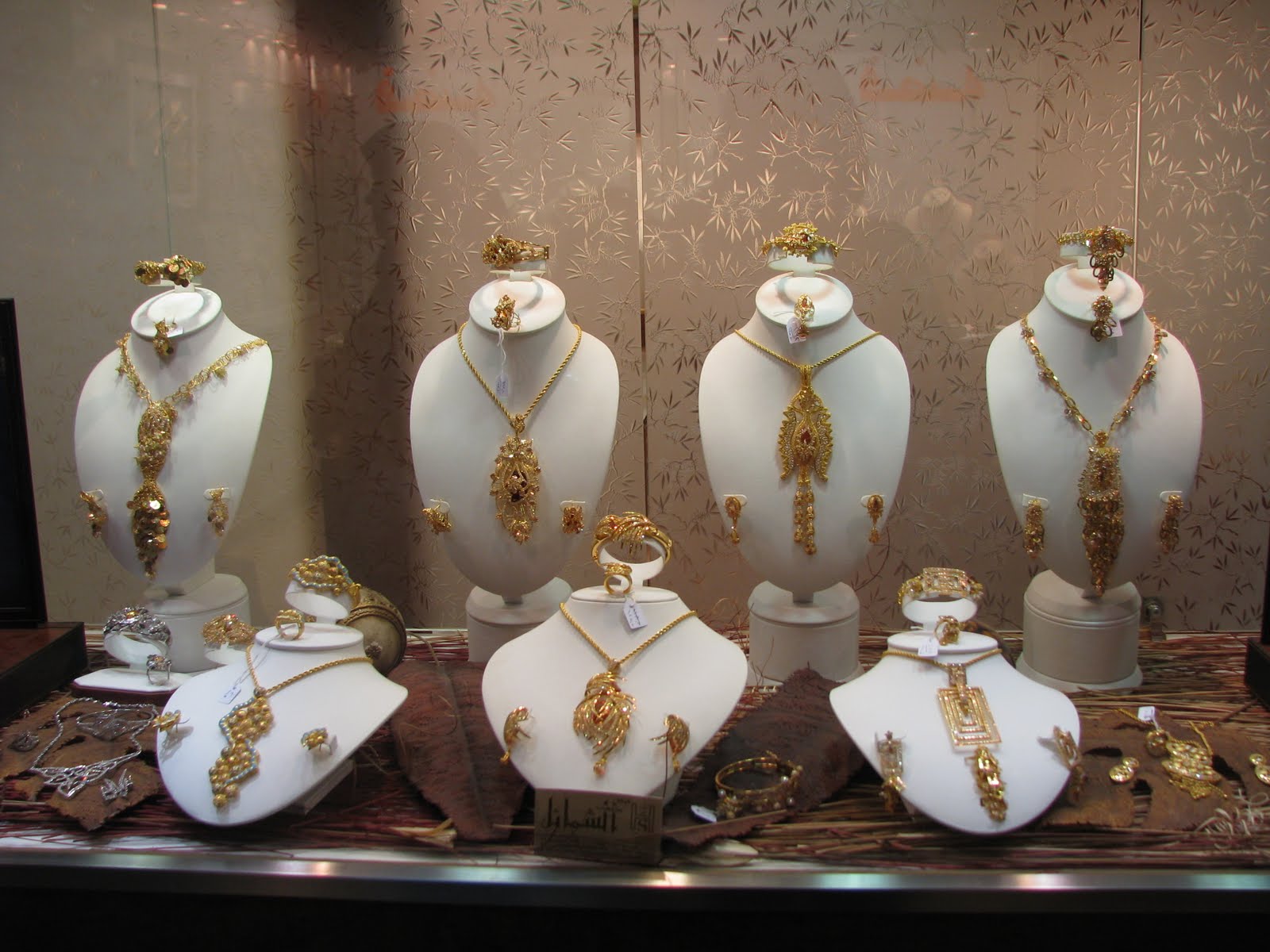 Souk Mubarakiya Gold Market Life in Kuwait