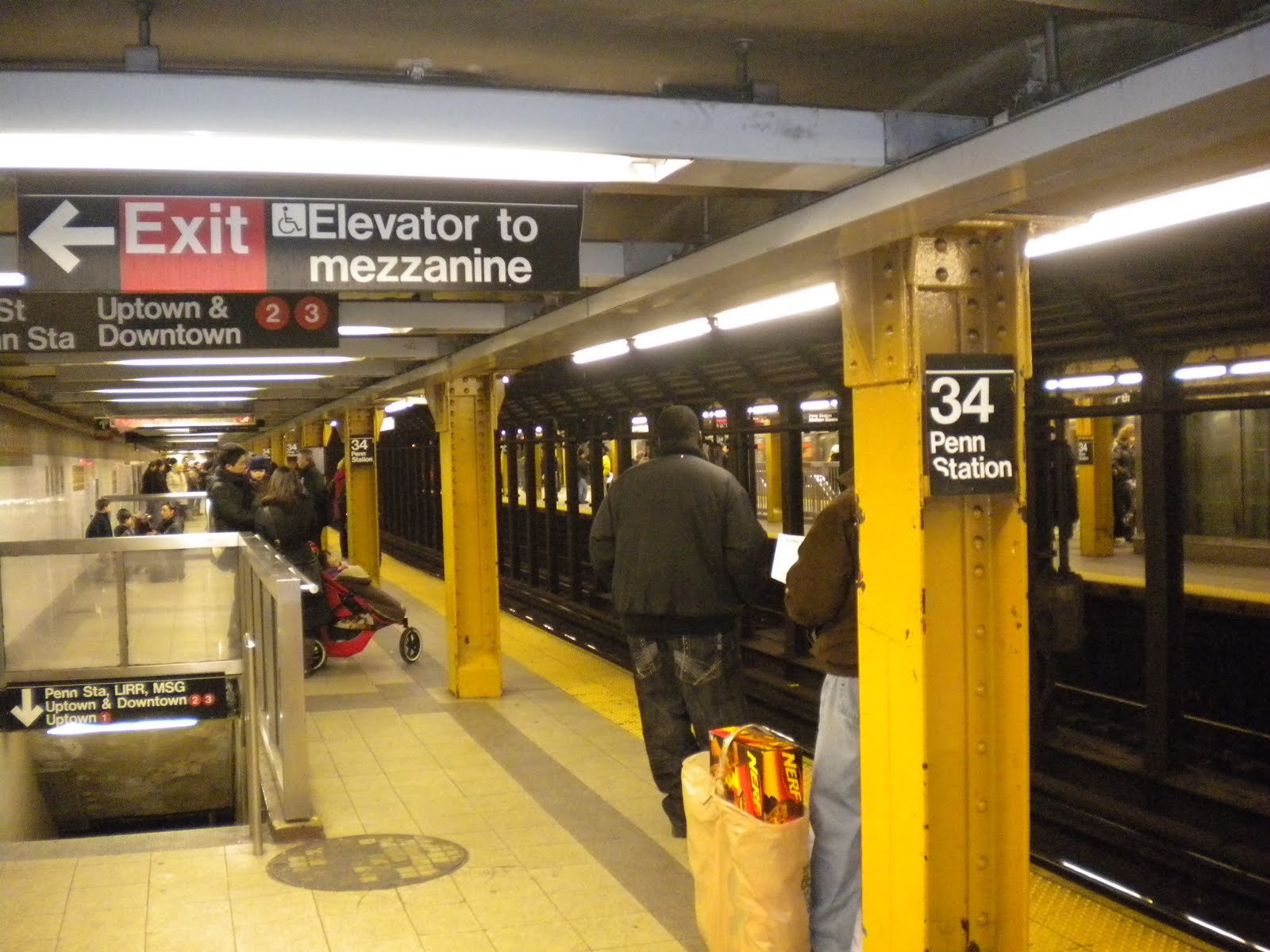 [New+York+2000+(25)+-+West+34+Street+Subway+Station.JPG]