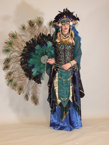 [balticon-feather-lady-2008-catface3.jpg]