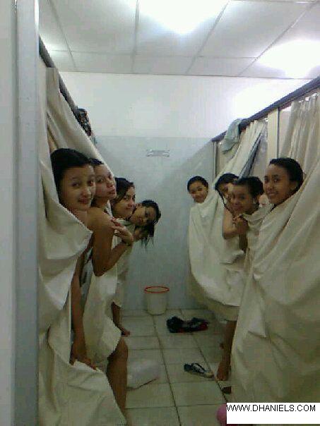 Foto+Cewek+Lagi+Mandi ... di sini karena video 3gp cewek telanjang yang lagi mandi tersebut di