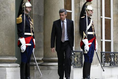 http://3.bp.blogspot.com/_Zl30kmKdHQM/SZsYr-p-x4I/AAAAAAAABYc/501bhX_fgms/s400/Guaino.jpg