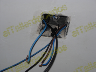 elTallerdeCarlos: Meter cables de la luz por tubos corrugados