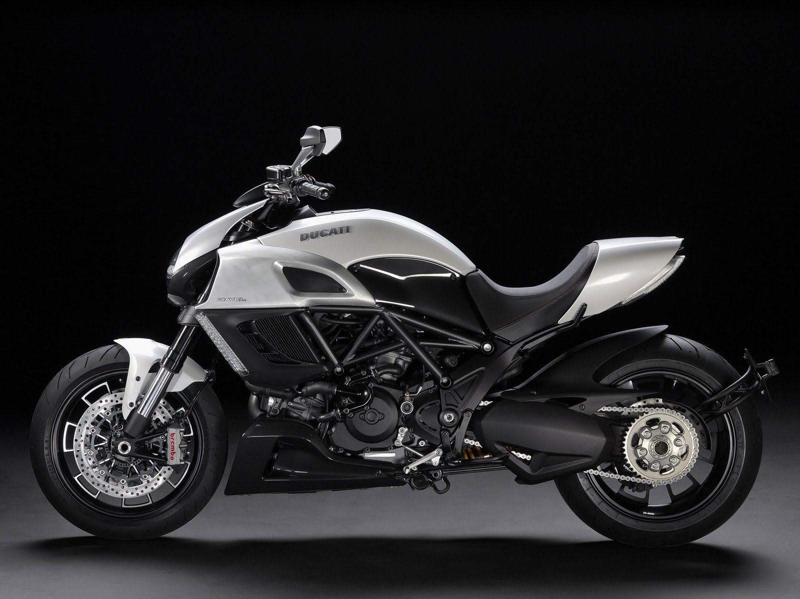 le diavel by sonny - Page 10 2011+Ducati+Diavel+Photos
