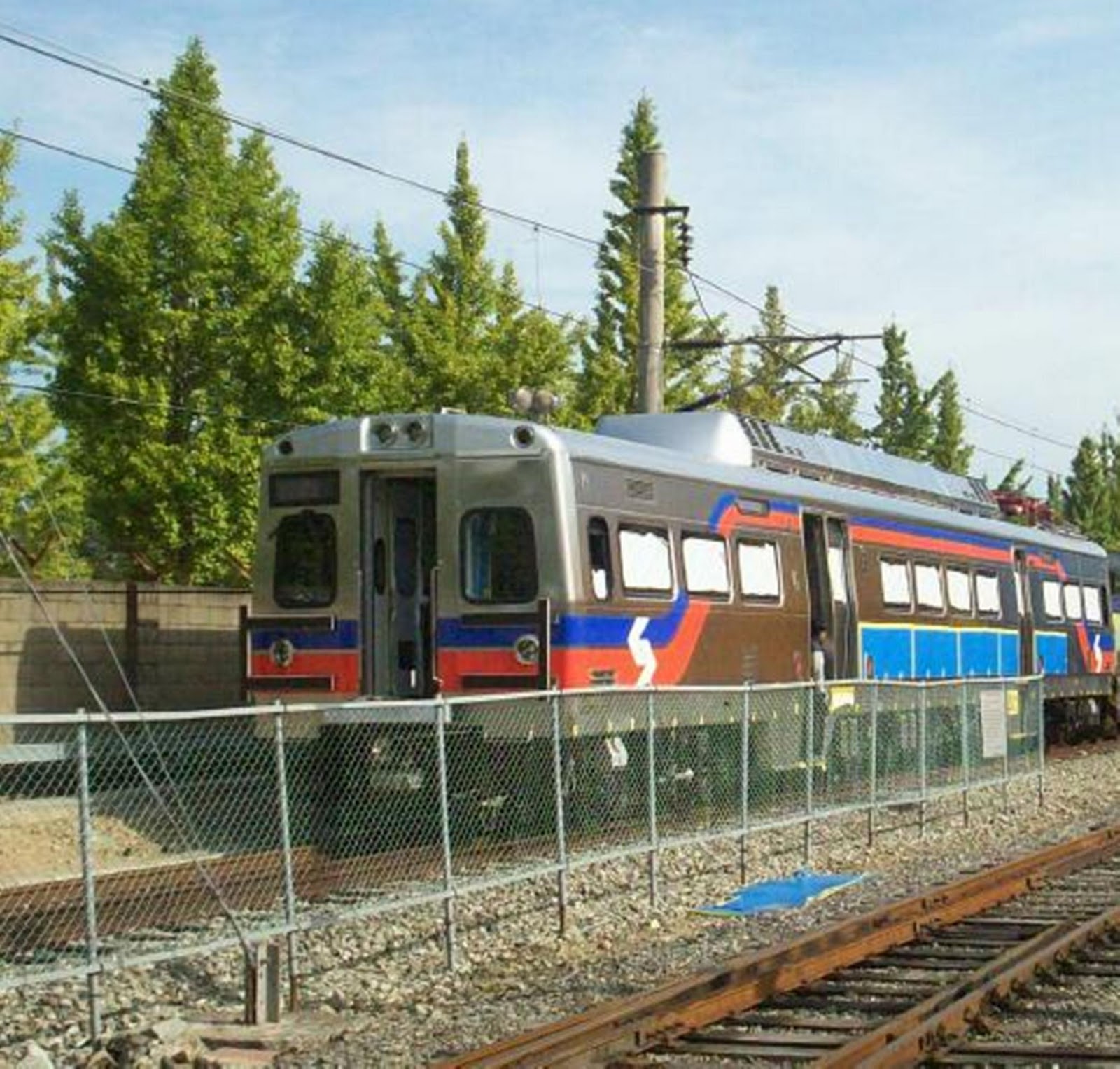 It Started in Philadelphia... PHILADELPHIA'S NEW ELECTRIC COMMUTER