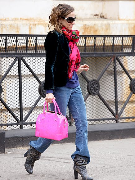 Sarah Jessica Parker snaps up the new Louis Vuitton Speedy 25 bag in  mongrammed leather, before it even hits stores