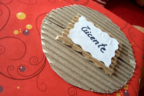 [hazlo_tu_mismo_como_poner_nombres_en_regalos.jpg]