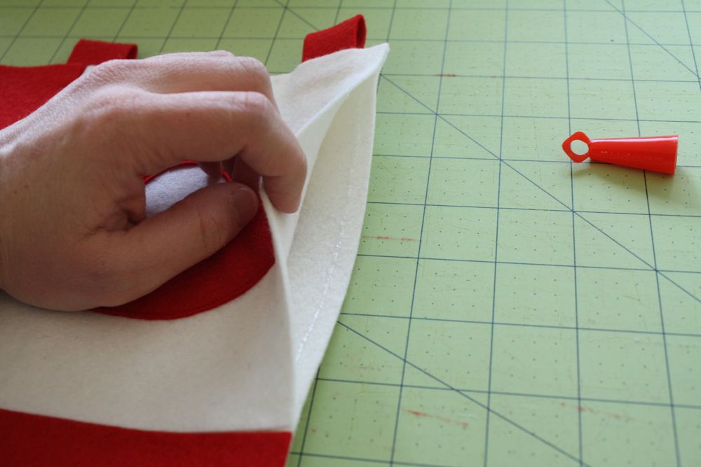 LOVE felt wall hanging tutorial