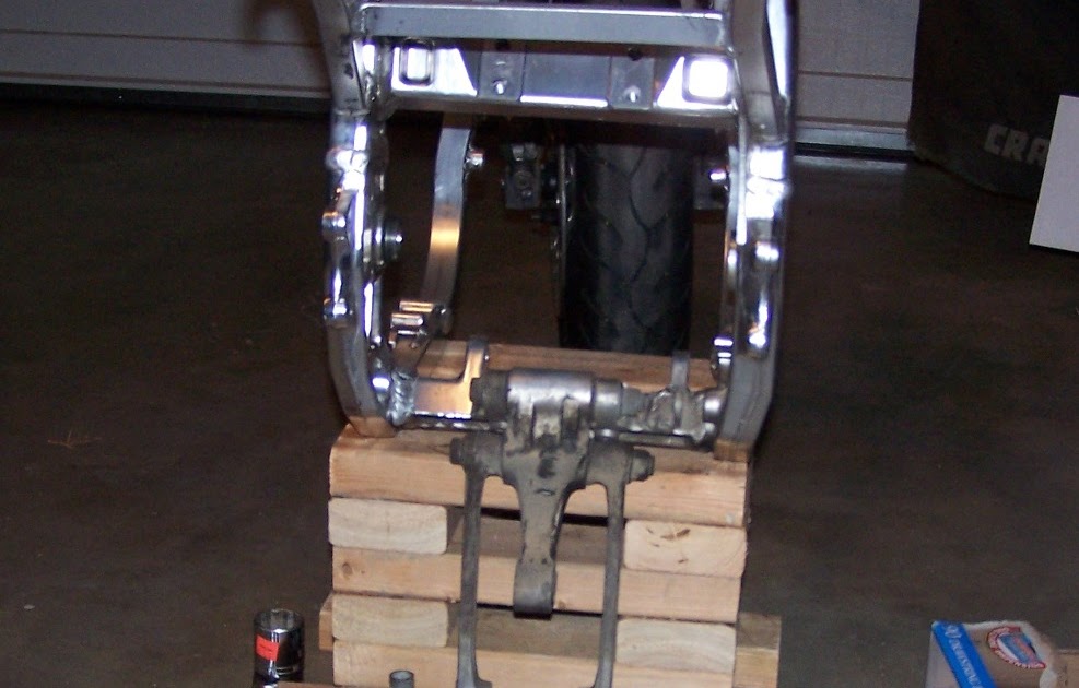 El Gixxer Project GSXR 750 Swing Arm Removal