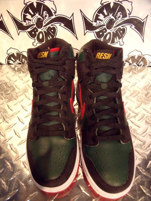 TIME BOMB SPOT DIAMOND SUPPLY COMPANY x NIKE SB GUCCI