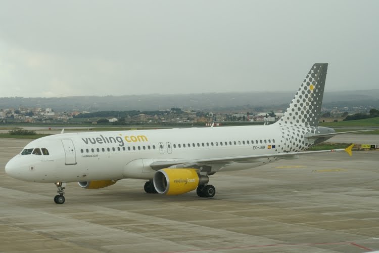 Vueling mantendrá los vuelos con Ámsterdam y Zurich en verano
