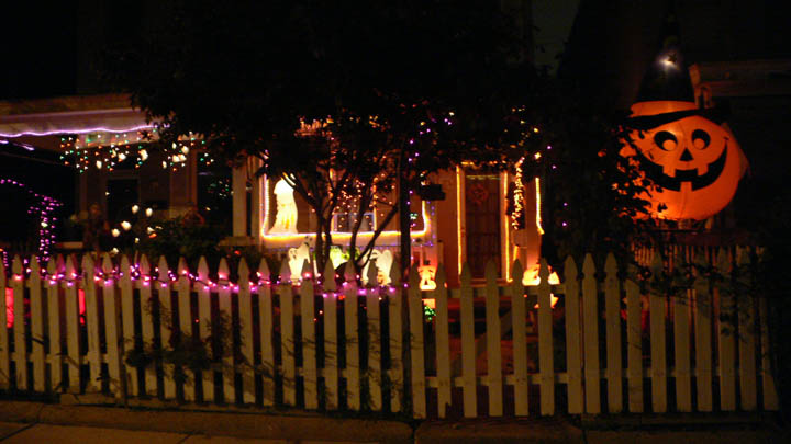 [halloween+in+hamden.jpg]