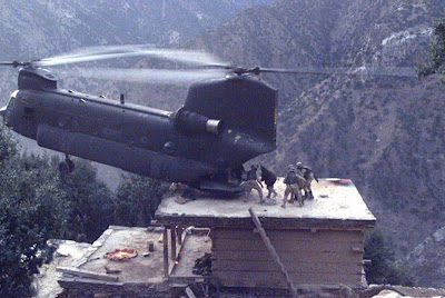 Afghanistan.US_AIR_CH-47_Afghanistan_Rooftop_Pickup_lg.jpg