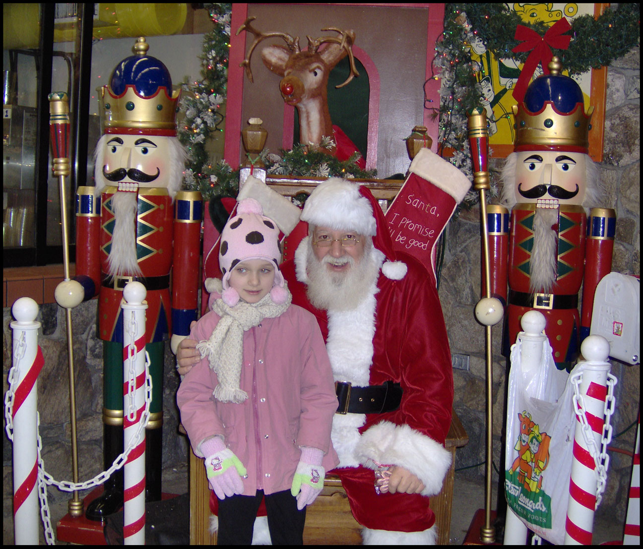 [Frannie&Santa-StewLeonards.jpg]