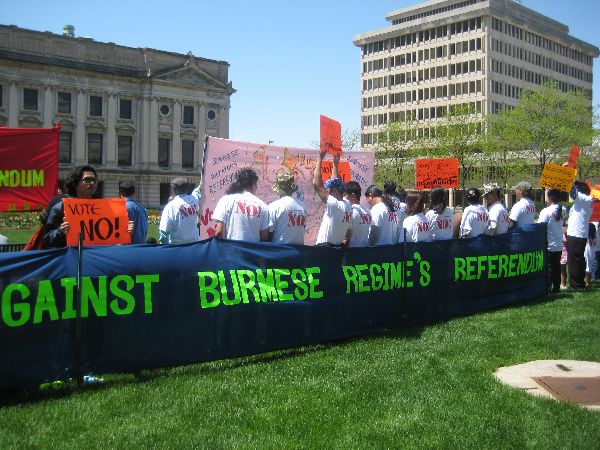 [Protestagainstreferendum+062.jpg]