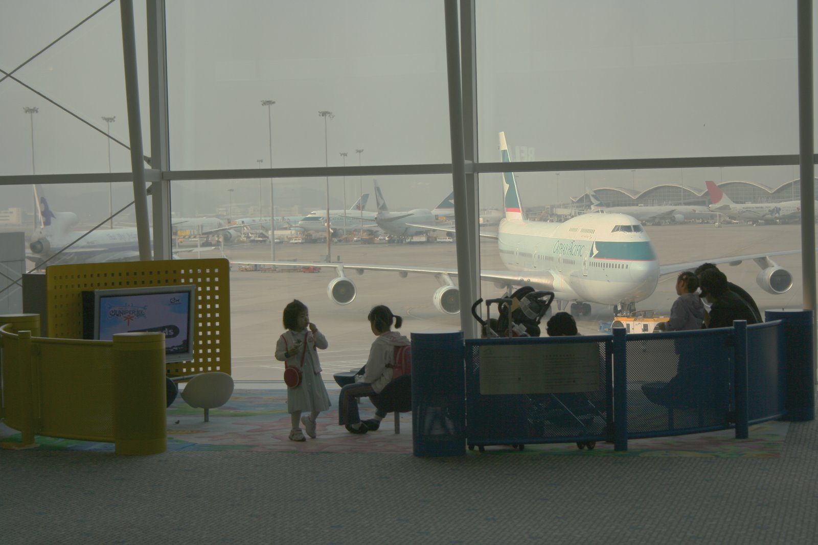 [Hong_Kong_International_Airport_children_facility_sideview.JPG]