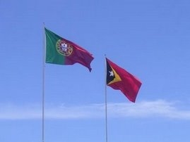 [PORTUGAL-TIMOR_-_BANDEIRAS.JPG]