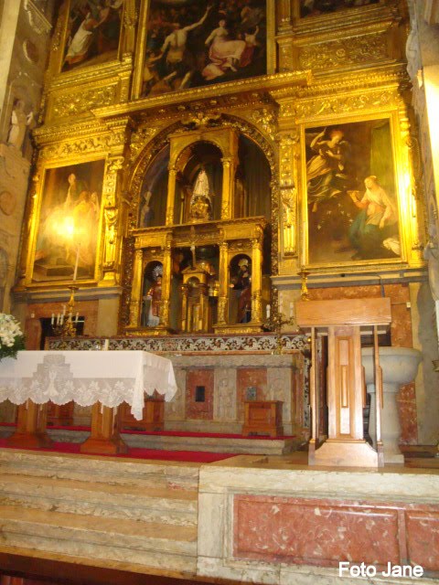 [Altar2.jpg]