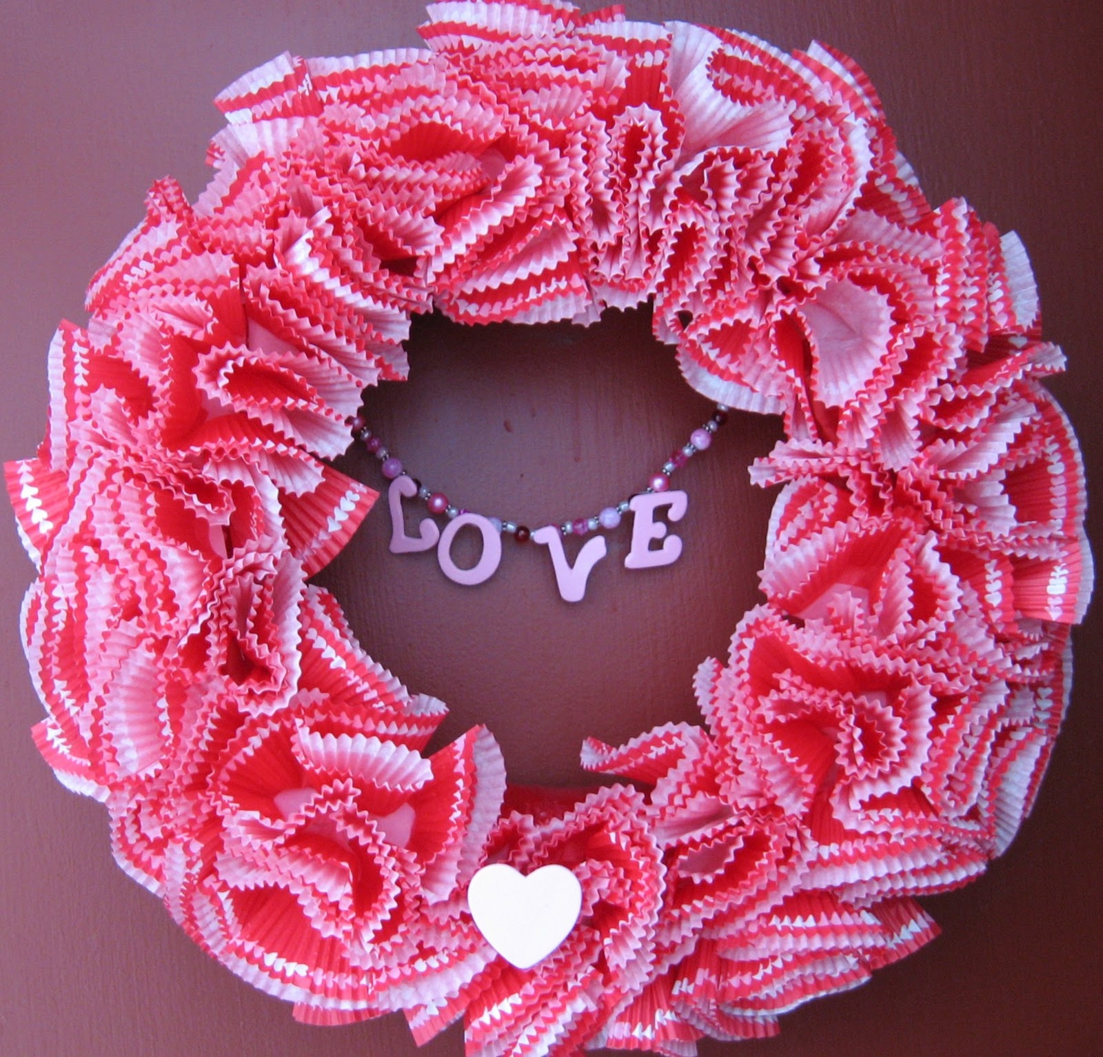 Minimalist Valentine Wreaths To Make for Small Space